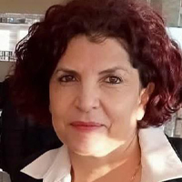 Emel Erkayıran: “Okuyuculara önerim, zamanın ilaç olduğunu düşünüyorsanız, beklemeyi öğrenmelisiniz”