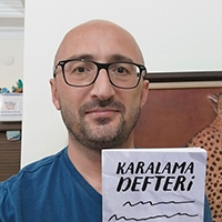 Deniz GÖLPUNAR: “Geç evlendim ve 45 yaşımda baba oldum. Üç yaşında bir Çınar’ım var. Kitap ona bırakacağım bir anı.”