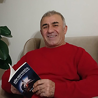 Kemal Sunar: “Her insanın kendine ait bir yaşam biçimi olduğu gibi şairlerin de bir yaşam tarzı vardır.”