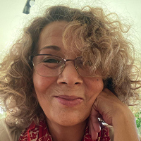 Suzan Kuyumcu: “Edebiyat, taşıyıcı niteliğiyle zamana meydan okuyan usta bir hamal; yazarı ise gönüllü bir köledir.”