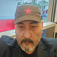 Sinan Doğan Aladoğan: “Hayatı değerli ve anlamlı kılan okumak ve yazmaktır.”