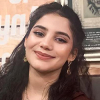 İnci Kara: “Şair, saklı gerçeklerin peşine düşüp, saklı olanı ortaya çıkarıp, bu süreçte  başına gelenleri anlatan veya renk katarak yorumlayan kişidir”