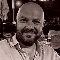 İbrahim Kaya: “Hayattan her isteğimizin olmadığını anladığımızda gerçekliğe dönüp bize sunulan hayata tutunmaya çalışırız”